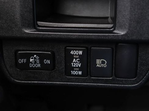 Used 2018 Toyota Tacoma TRD Sport w/ Technology Package image 33