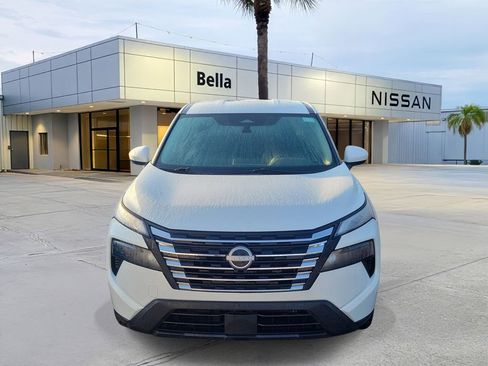 Certified 2025 Nissan Rogue SV image 2