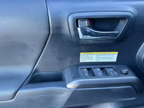 Used 2019 Toyota Tacoma 4x4 Double Cab image 11