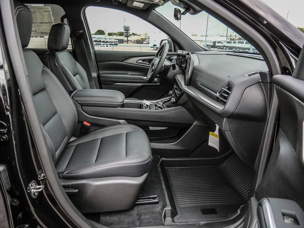 New 2027 Chevrolet Traverse LT w/ Driver Confidence Package FWD image 14
