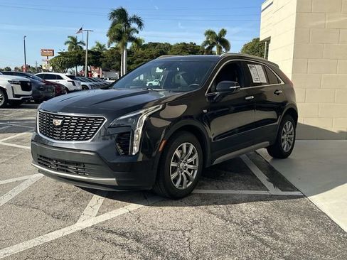 Used 2023 Cadillac XT4 Premium Luxury FWD image 2
