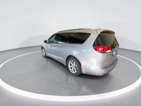 Used 2018 Chrysler Pacifica Limited FWD image 6