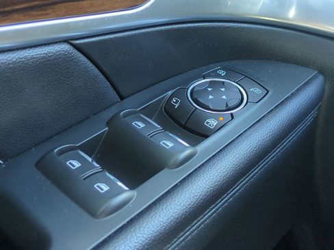 Used 2018 Ford Explorer Limited image 27