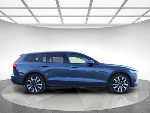 Used 2021 Volvo V60 T5 Cross Country w/ Protection Package image 4