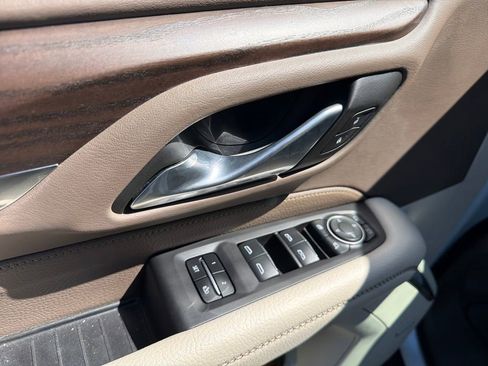 Used 2024 GMC Yukon XL Denali image 14