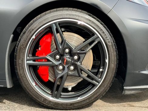 Used 2022 Chevrolet Corvette Stingray Premium Cpe w/ Z51 Performance Package image 18