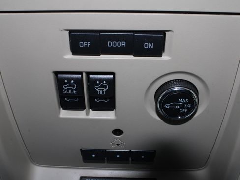 Used 2020 GMC Yukon SLT w/ Open Road Package AWD/4WD image 13