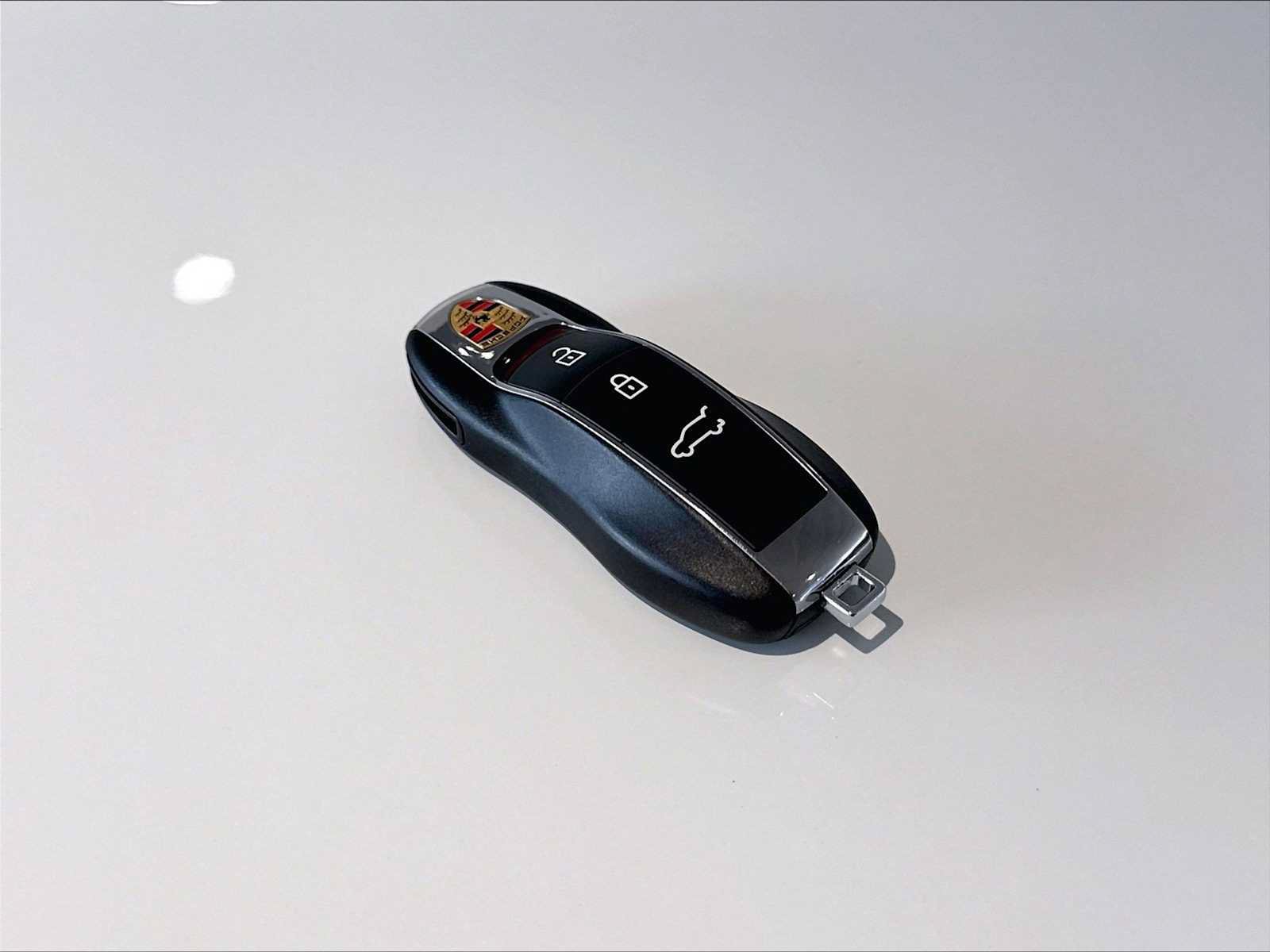 Used 2026 Porsche Macan AWD/4WD image 35