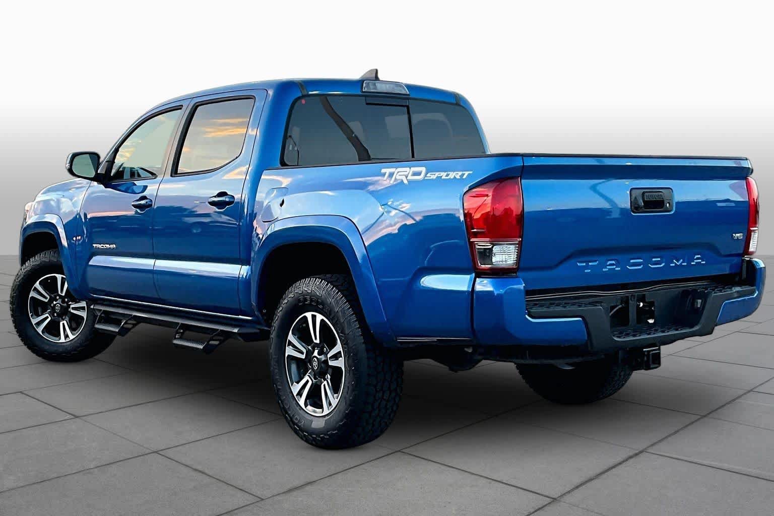 Used 2017 Toyota Tacoma TRD Sport w/ Tow Package RWD image 12