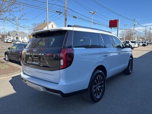 Used 2025 Ford Expedition Platinum AWD/4WD image 6