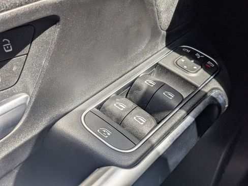 Certified 2025 Mercedes-Benz GLB 250 GLB 250 image 8