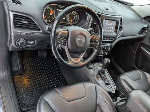 Certified 2019 Jeep Cherokee Latitude Plus w/ Cold Weather Group image 11