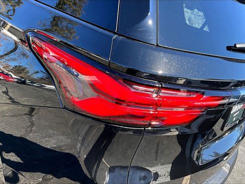 Used 2023 Chevrolet Traverse LT image 27