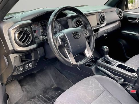 Used 2017 Toyota Tacoma TRD Sport w/ Tow Package (A/T) AWD/4WD image 18