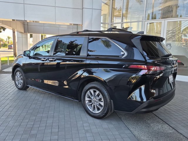 Used 2022 Toyota Sienna XLE w/ XLE Plus Package FWD image 12