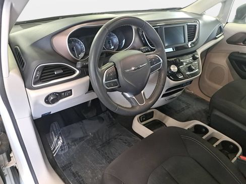 Used 2023 Chrysler Voyager LX FWD image 18