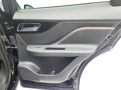 Used 2018 Jaguar F-PACE Prestige image 28