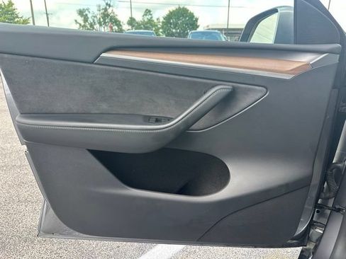 Used 2024 Tesla Model Y Long Range RWD image 22