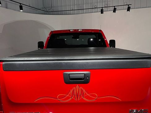 Used 2011 GMC Sierra 2500 SLE w/ SLE Preferred Package AWD/4WD image 32