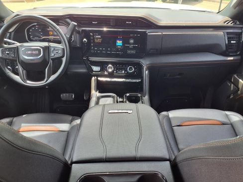 Used 2024 GMC Sierra 2500 AT4 w/ AT4 Premium Plus Package AWD/4WD image 9