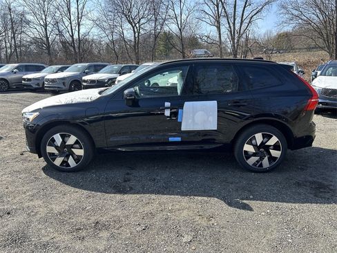 New 2025 Volvo XC60 T8 Plus w/ Climate Package image 8