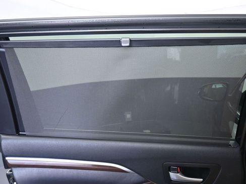 Used 2016 Toyota Highlander Limited image 35