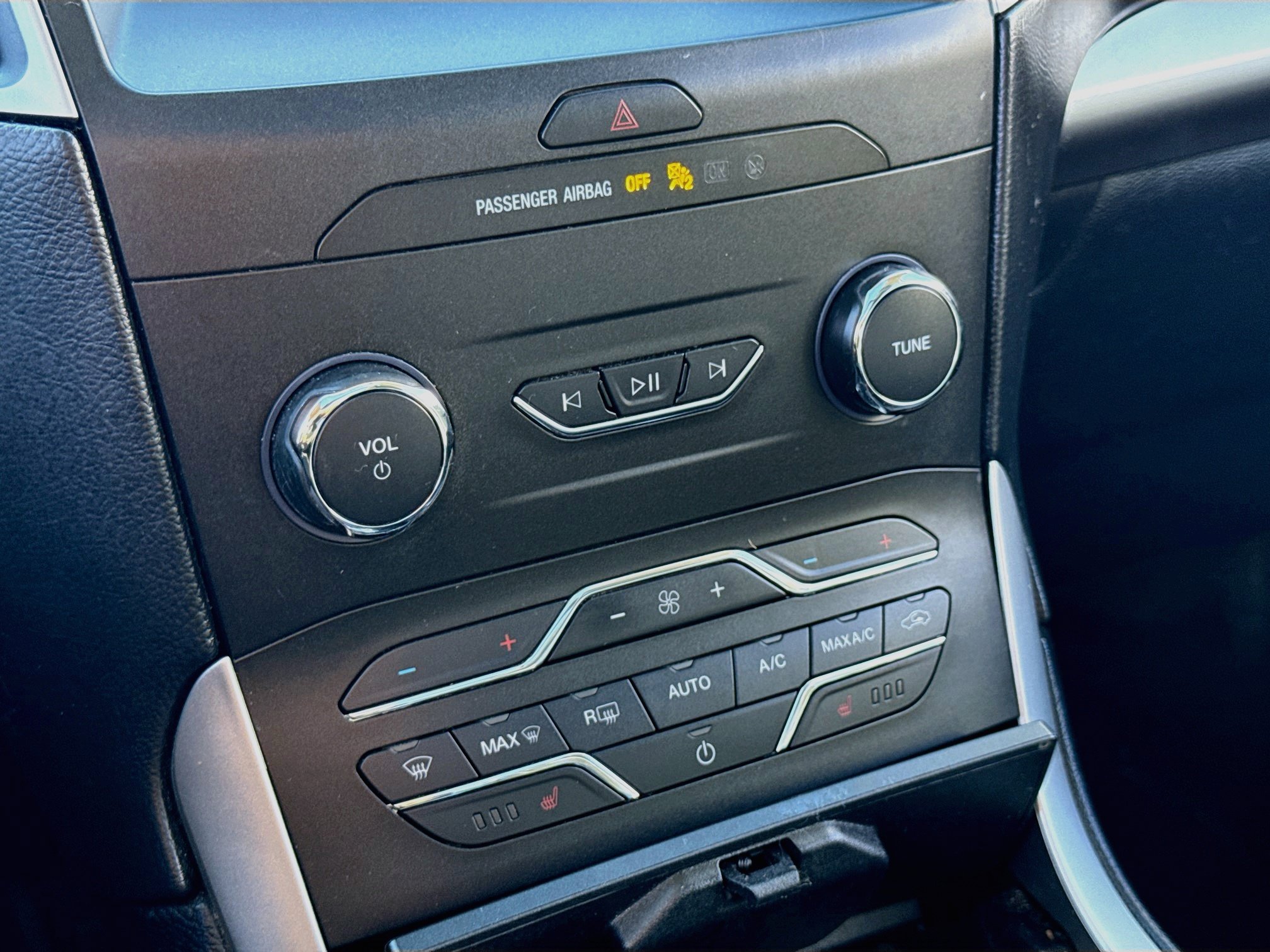 Used 2019 Ford Edge SEL w/ Equipment Group 201A AWD/4WD image 18