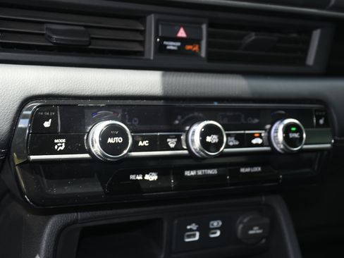 Used 2025 Honda Pilot EX-L image 15