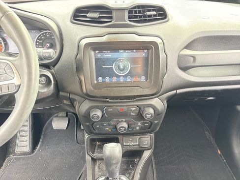 Used 2021 Jeep Renegade Latitude image 22