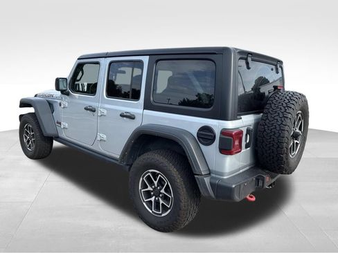 Used 2024 Jeep Wrangler Unlimited Rubicon AWD/4WD image 3