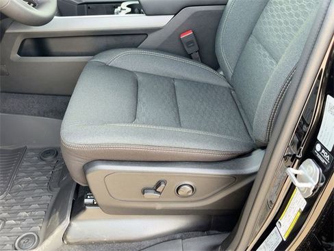 New 2026 RAM 1500 4x4 Crew Cab image 14