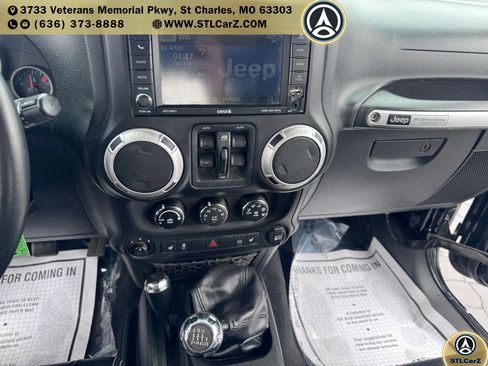 Used 2012 Jeep Wrangler Unlimited Rubicon AWD/4WD image 15