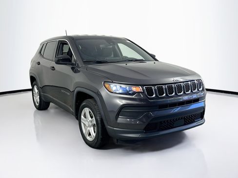 Used 2023 Jeep Compass Sport AWD/4WD image 3