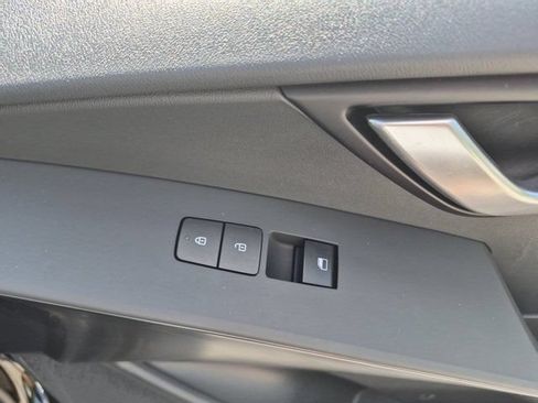 Used 2025 Kia Niro LX FWD image 33