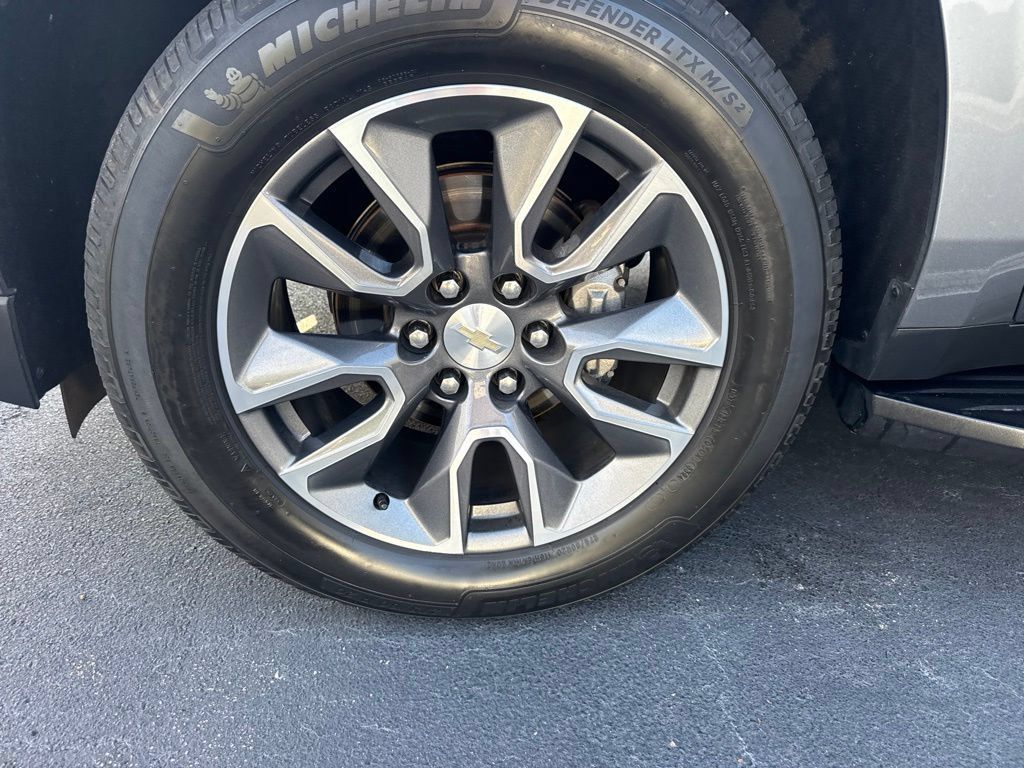 Used 2022 Chevrolet Tahoe LT w/ LT Signature Plus Package RWD image 10