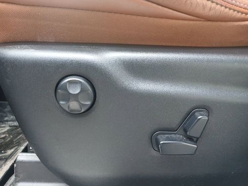 Used 2015 Jeep Grand Cherokee SRT w/ Luxury Group II image 16