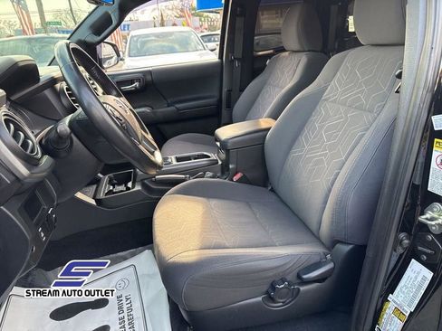 Used 2016 Toyota Tacoma TRD Sport image 18