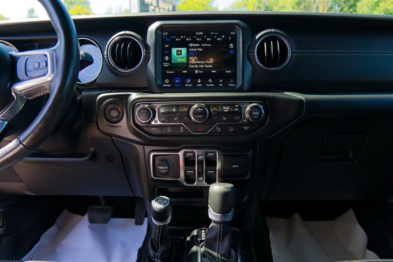 Used 2019 Jeep Wrangler Unlimited Sahara AWD/4WD image 31