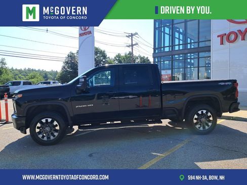 Used 2021 Chevrolet Silverado 2500 Custom w/ Custom Value Package AWD/4WD image 2