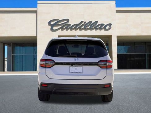 Used 2023 Honda Pilot LX image 4