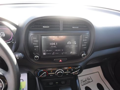 Used 2023 Kia Soul LX image 13