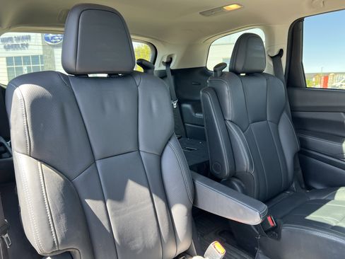 Used 2023 Subaru Ascent Limited w/ Technology Package image 17