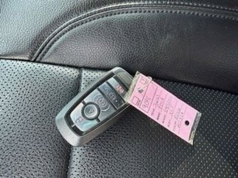 Used 2021 Ford Expedition XLT image 34