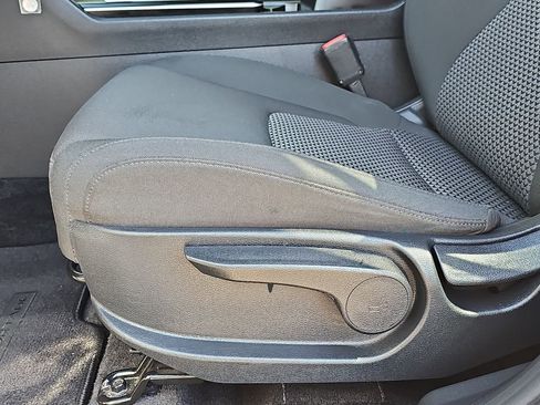 Used 2025 Kia Sportage LX image 27