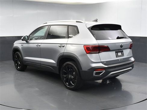 New 2024 Volkswagen Taos SE image 8