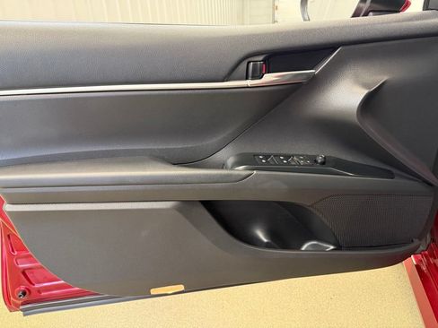 Used 2019 Toyota Camry LE w/ Convenience Package FWD image 18