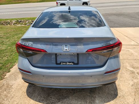 Used 2022 Honda Civic Touring image 5