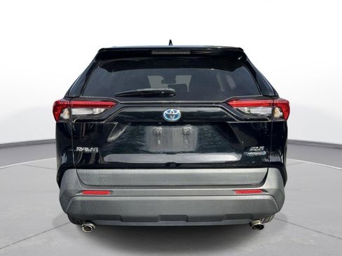 Used 2021 Toyota RAV4 XLE w/ Convenience Package image 7