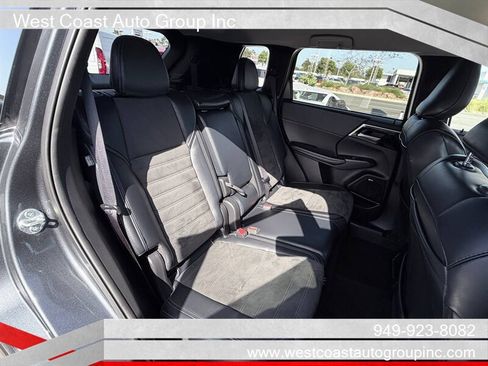 Used 2025 Mitsubishi Outlander SE AWD/4WD image 11