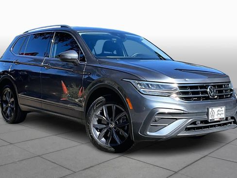 Certified 2023 Volkswagen Tiguan SE image 3